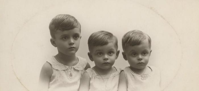 Josep Guinovart el primer de l'esquerra amb els seus germans Guillem i Martí
