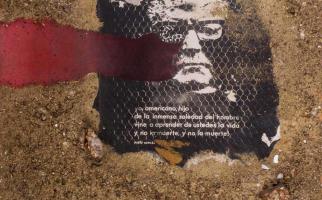 1976.  Homenatge a Salvador Allende. Tècnica mixta sobre fusta 205x100cm Museo de la Solidaridad Salvador Allende, Santiago de Chile. (Públic)